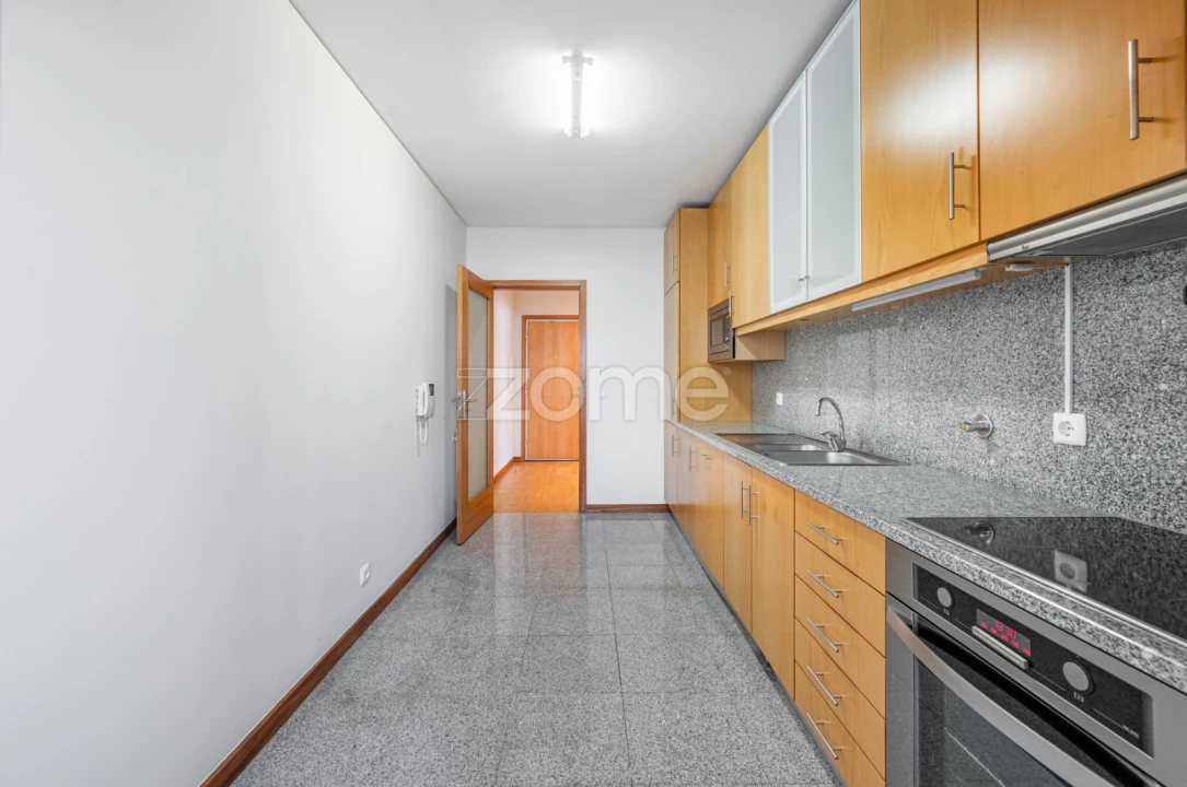 Apartamento T2 para Arrendamento em Castêlo da Maia Foto 4