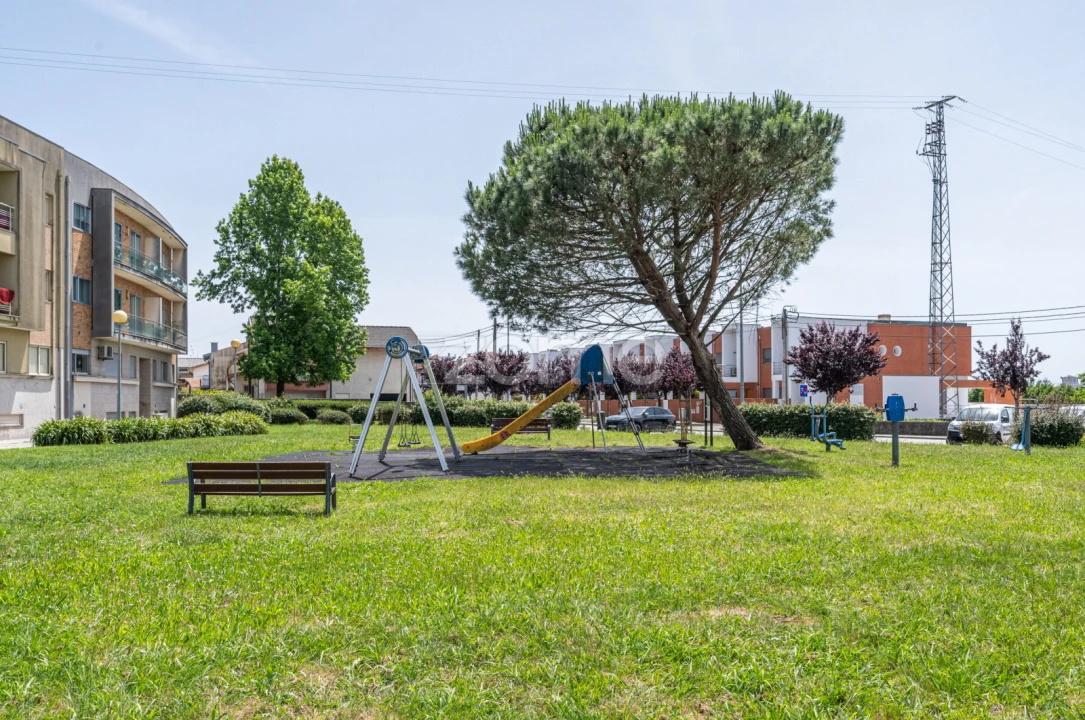 Apartamento T2 para Arrendamento em Castêlo da Maia Foto 17