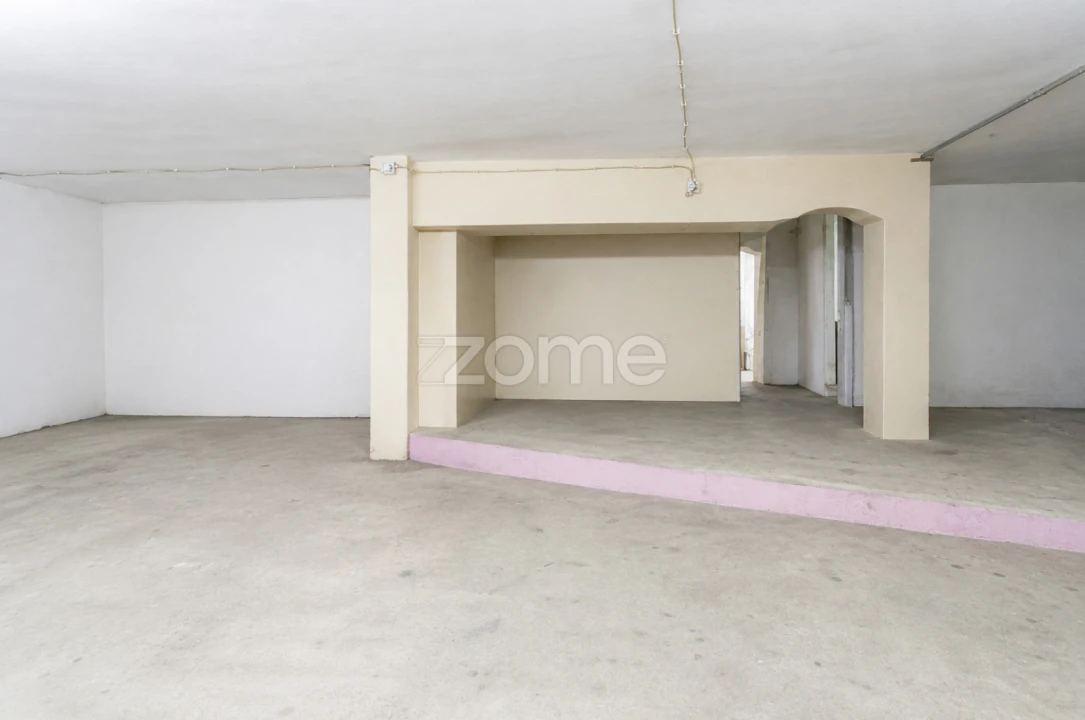 Terreno Comércio / Armazém para Venda em Campanhã Foto 3