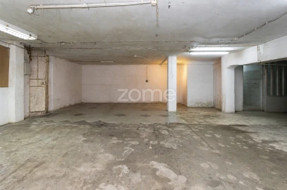 Terreno Comércio / Armazém para Venda em Campanhã