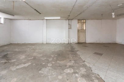 Terreno Comércio / Armazém para Venda em Campanhã