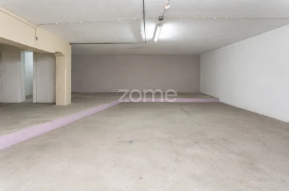 Terreno Comércio / Armazém para Venda em Campanhã