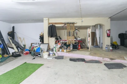 Terreno Comércio / Armazém para Venda em Campanhã