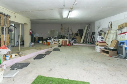 Terreno Comércio / Armazém para Venda em Campanhã