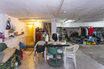 Terreno Comércio / Armazém para Venda em Campanhã