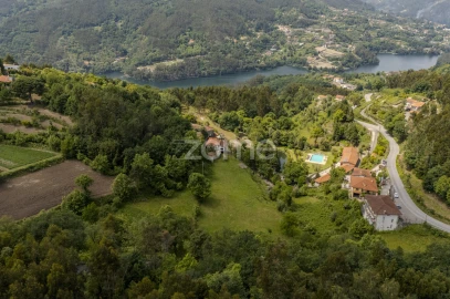 Moradia T9 para Venda em Caniçada e Soengas
