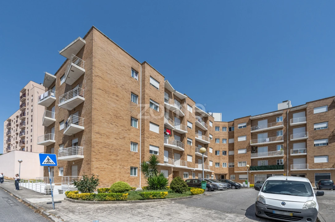 Apartamento T2 para Venda em Fânzeres e São Pedro da Cova Foto 1