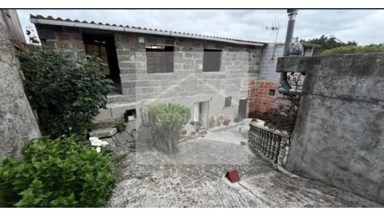 Moradia T2 para Venda em Fonte Arcada Foto 7