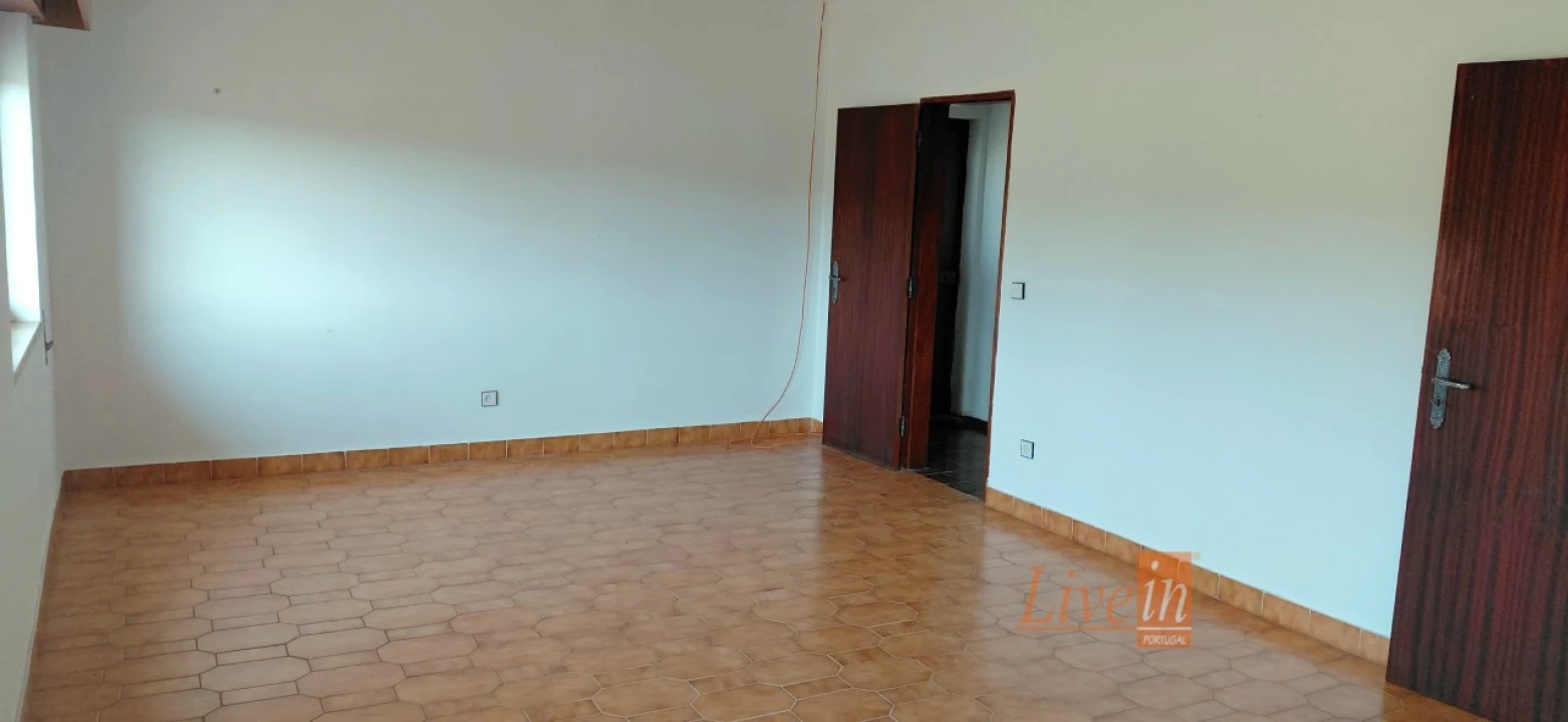 Moradia T2 para Venda em Ota Foto 9