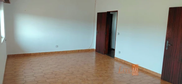 Moradia T2 para Venda em Ota