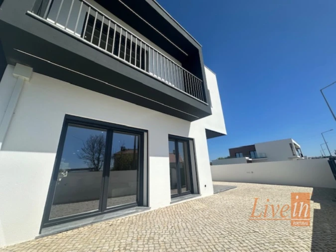 Moradia T4 para Venda em Silveira Foto 33