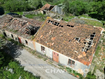 Moradia T2 para Venda em Além da Ribeira e Pedreira