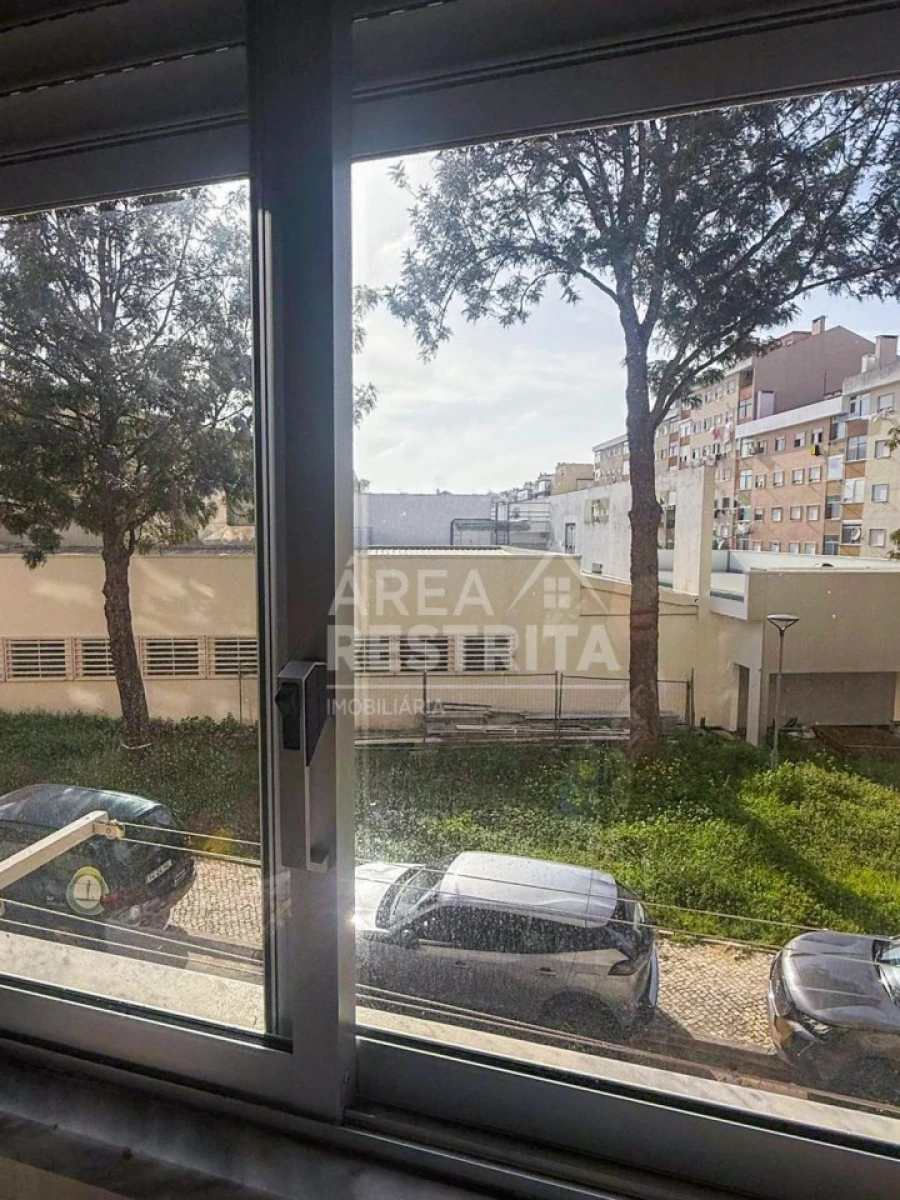 Apartamento T1 para Venda em Seixal, Arrentela e Aldeia de Paio Pires Foto 9