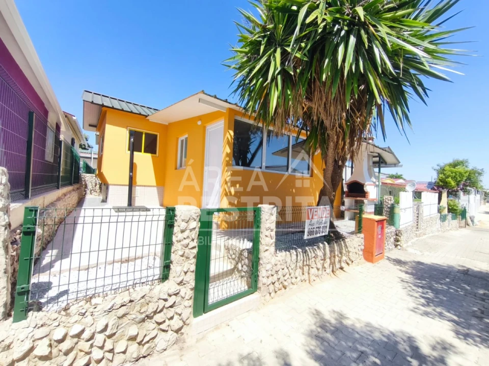 Moradia T2 para Venda em Fernao Ferro Foto 1