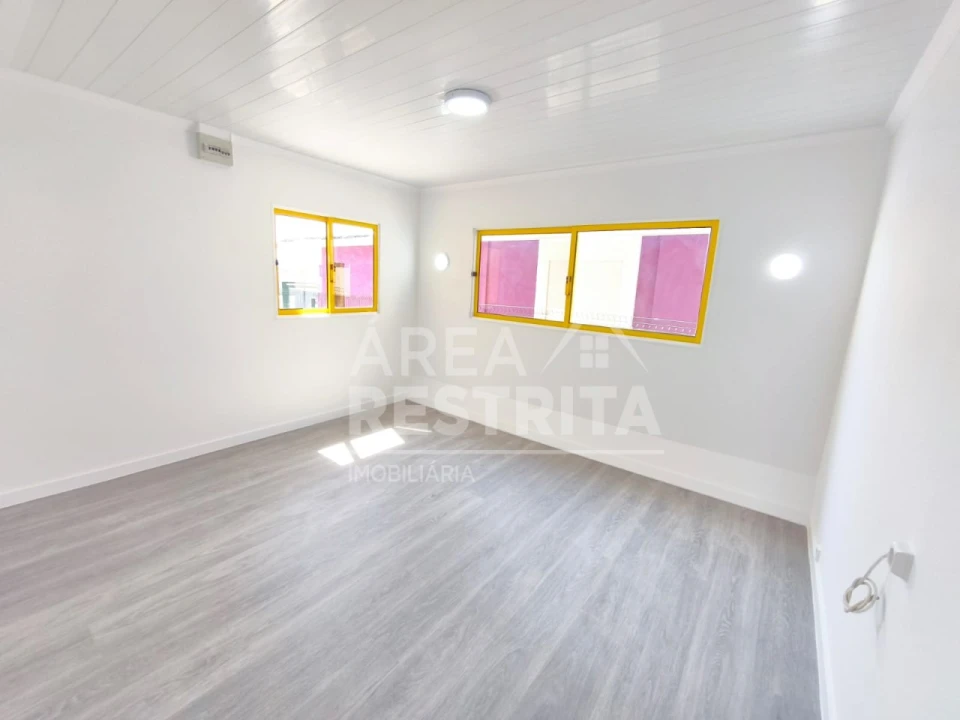 Moradia T2 para Venda em Fernao Ferro Foto 5