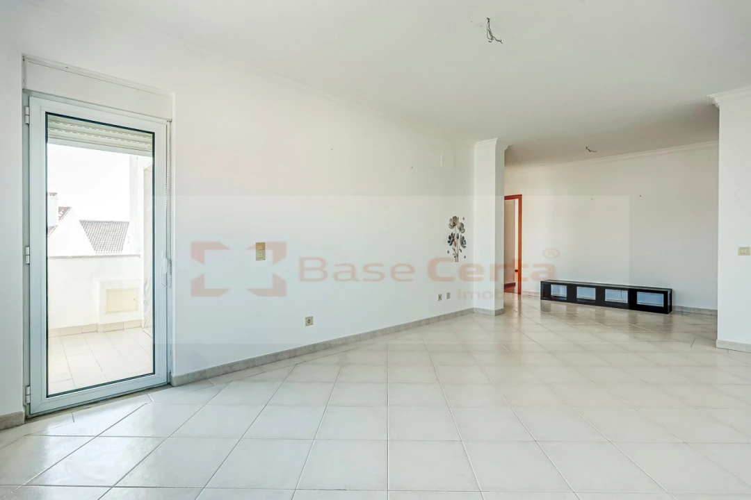Apartamento T1 para Venda em Carregado e Cadafais Foto 4