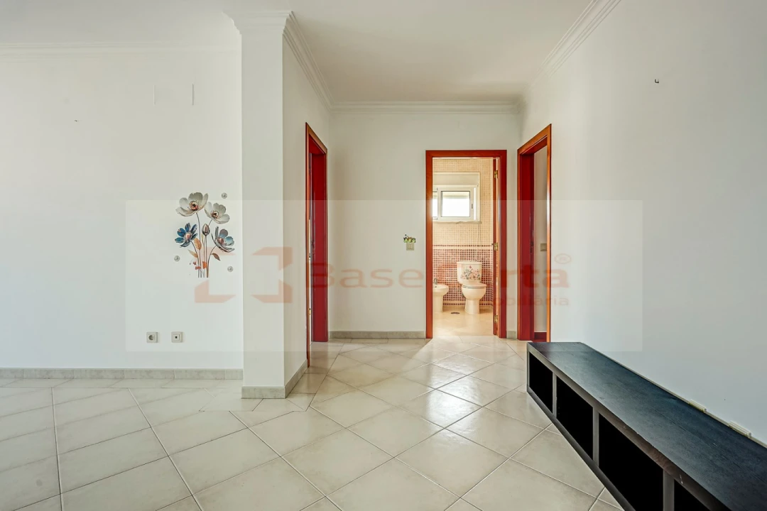 Apartamento T1 para Venda em Carregado e Cadafais Foto 9
