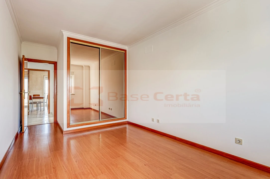 Apartamento T1 para Venda em Carregado e Cadafais Foto 8