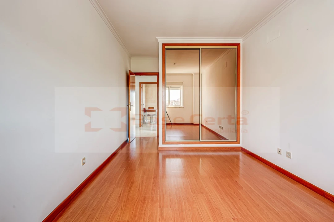 Apartamento T1 para Venda em Carregado e Cadafais Foto 13