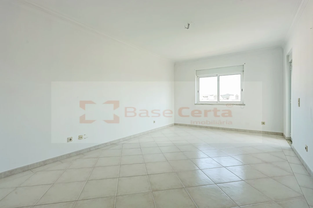 Apartamento T1 para Venda em Carregado e Cadafais Foto 7