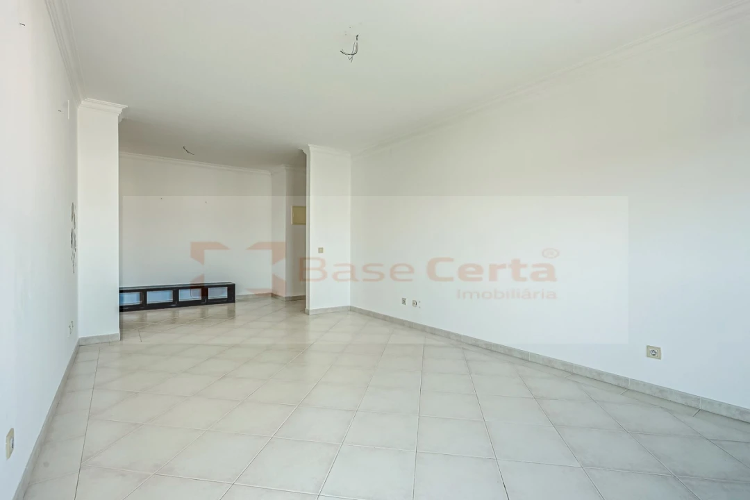 Apartamento T1 para Venda em Carregado e Cadafais Foto 6