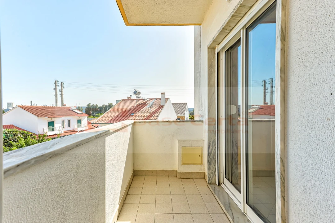 Apartamento T1 para Venda em Carregado e Cadafais Foto 14