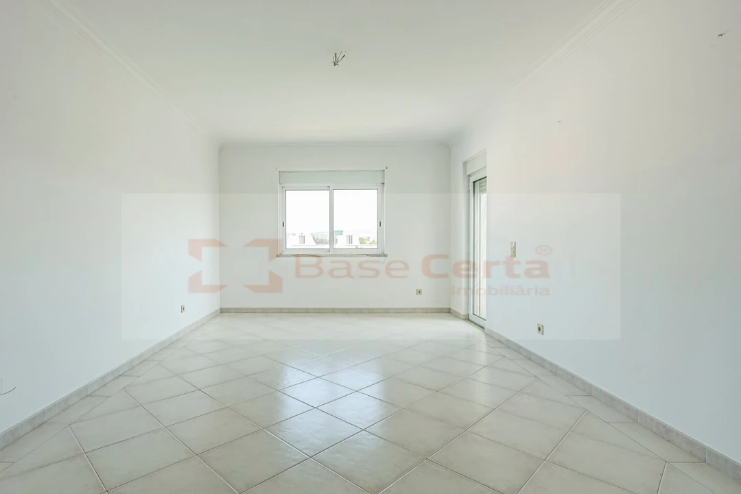 Apartamento T1 para Venda em Carregado e Cadafais Foto 15