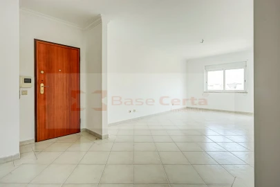Apartamento T1 para Venda em Carregado e Cadafais