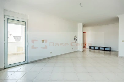 Apartamento T1 para Venda em Carregado e Cadafais