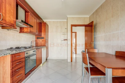 Apartamento T1 para Venda em Carregado e Cadafais