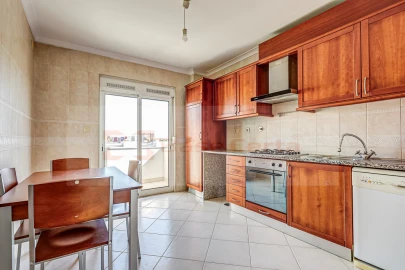Apartamento T1 para Venda em Carregado e Cadafais