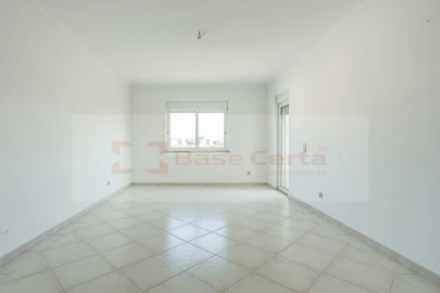 Apartamento T1 para Venda em Carregado e Cadafais