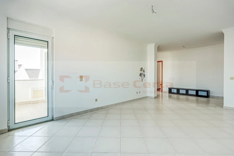 Apartamento T1 para Venda em Carregado e Cadafais Foto 4