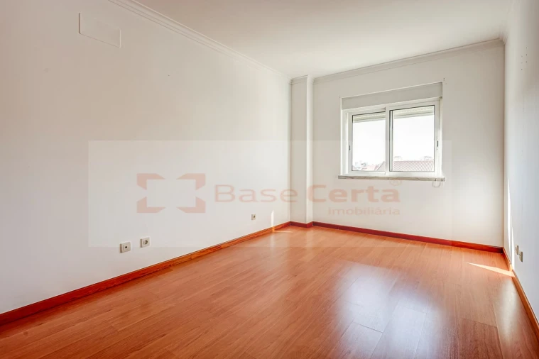 Apartamento T1 para Venda em Carregado e Cadafais Foto 11