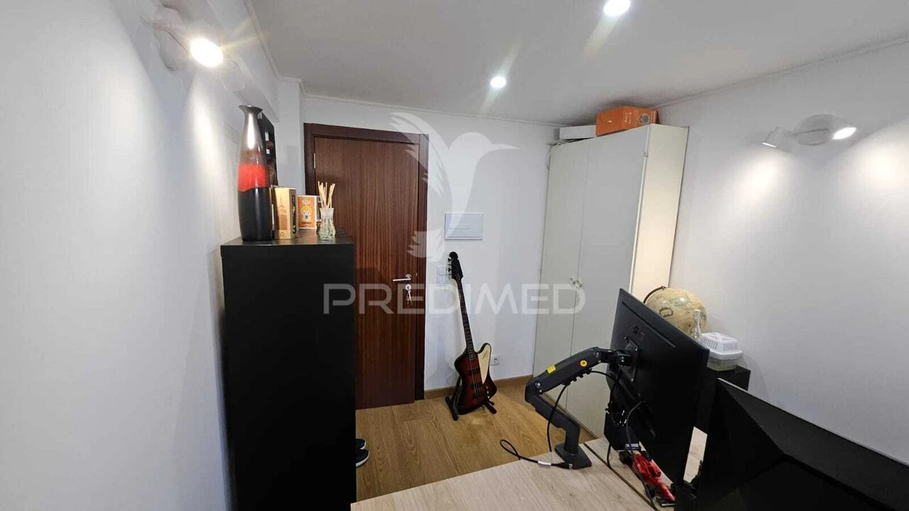 Apartamento T2 para Venda em Carcavelos e Parede Foto 13