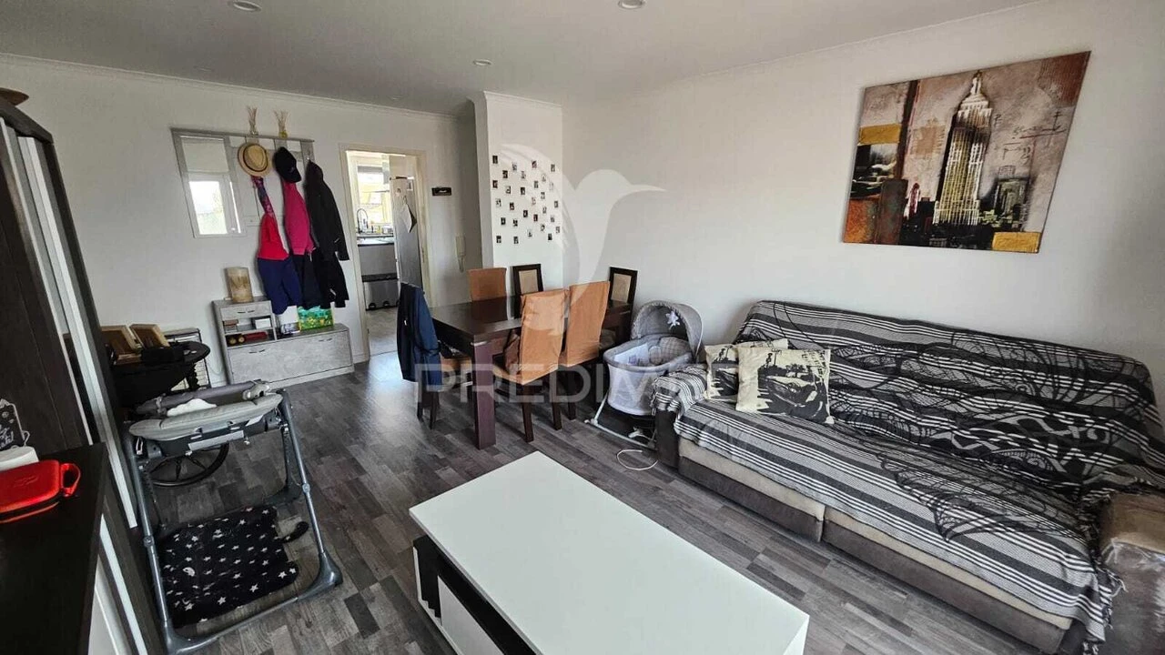 Apartamento T2 para Venda em Carcavelos e Parede Foto 1