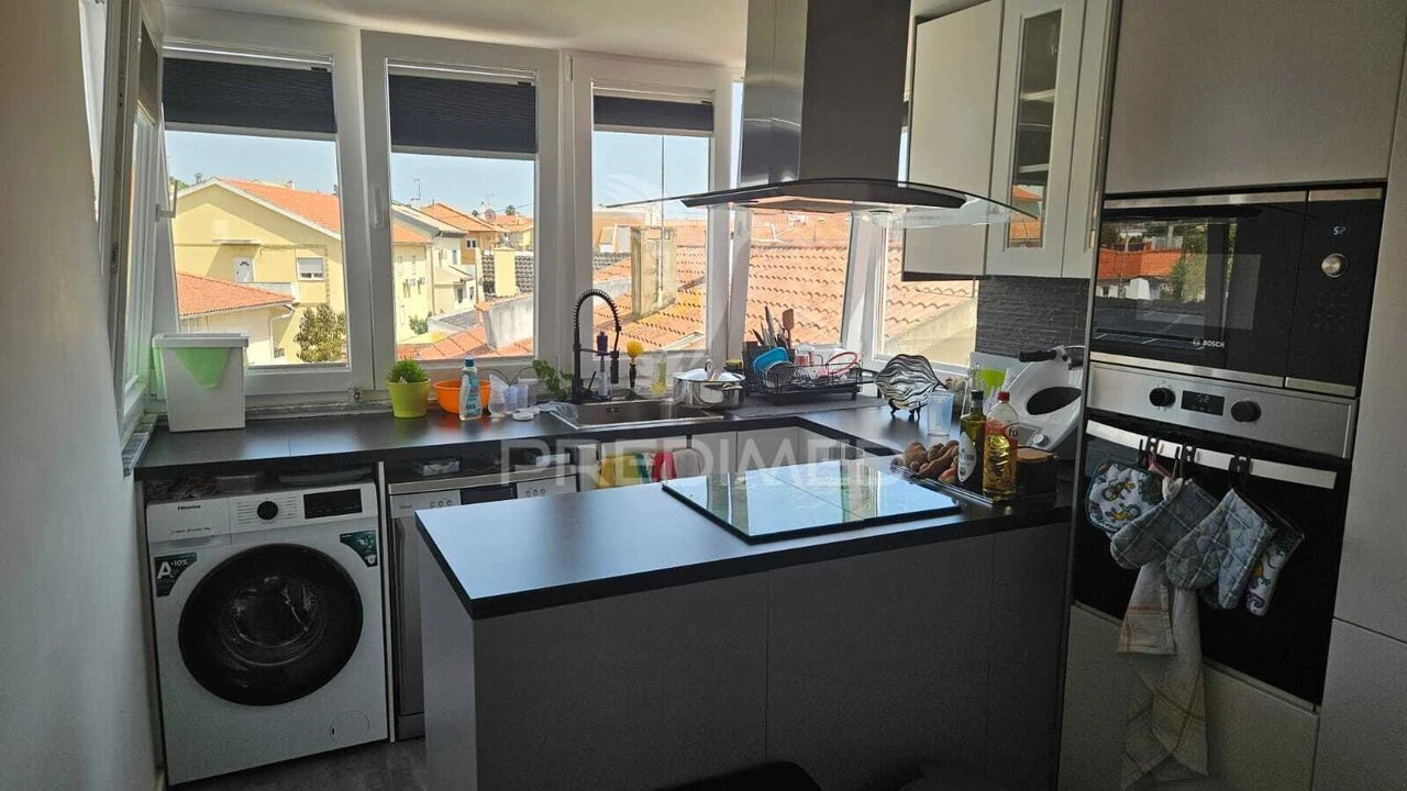 Apartamento T2 para Venda em Carcavelos e Parede Foto 4