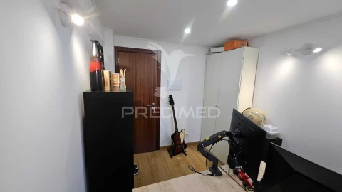 Apartamento T2 para Venda em Carcavelos e Parede