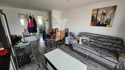 Apartamento T2 para Venda em Carcavelos e Parede