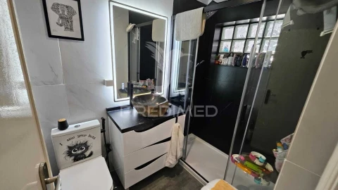 Apartamento T2 para Venda em Carcavelos e Parede
