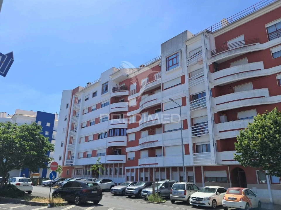 Apartamento T2 para Venda em Algueirão-Mem Martins Foto 1