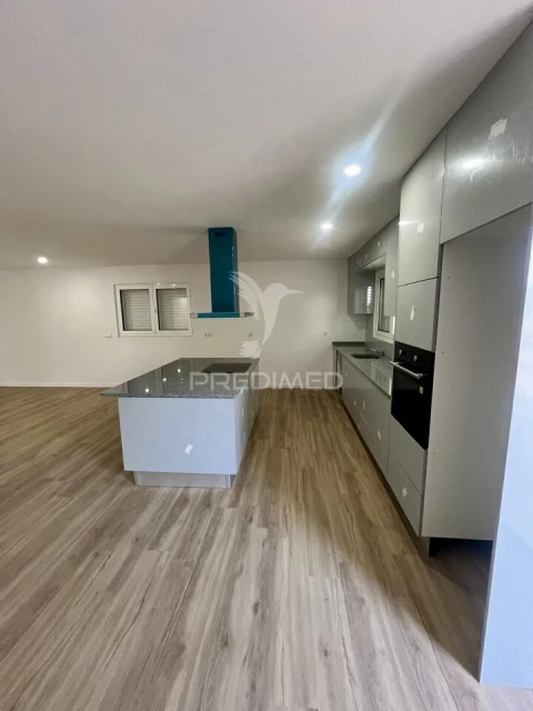 Moradia T3 para Venda em Canelas e Fermelã