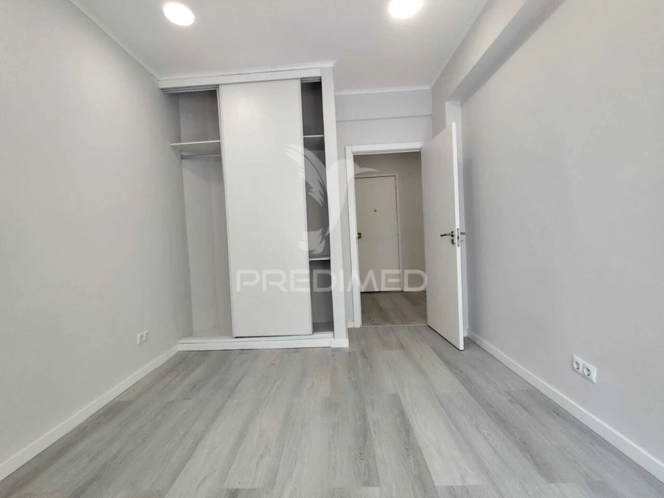 Apartamento T1 para Venda em Venteira Foto 16