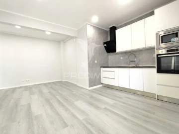 Apartamento T1 para Venda em Venteira