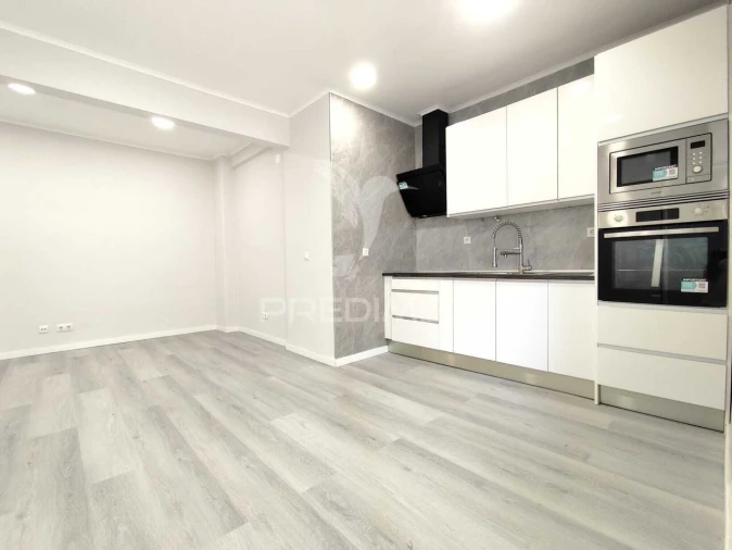 Apartamento T1 para Venda em Venteira Foto 2