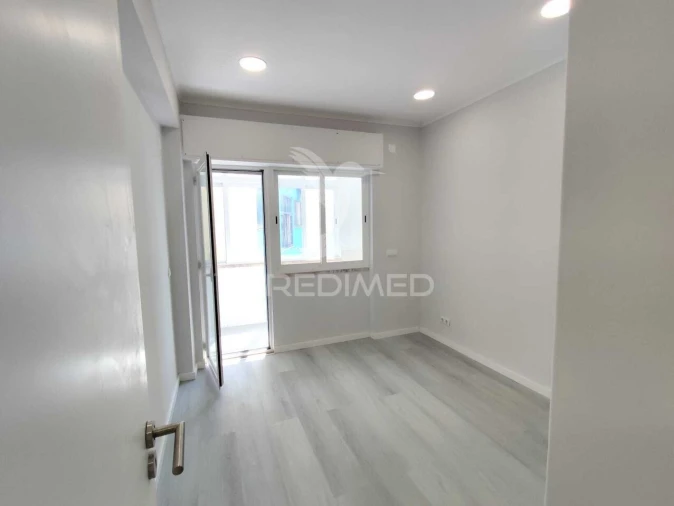 Apartamento T1 para Venda em Venteira Foto 18