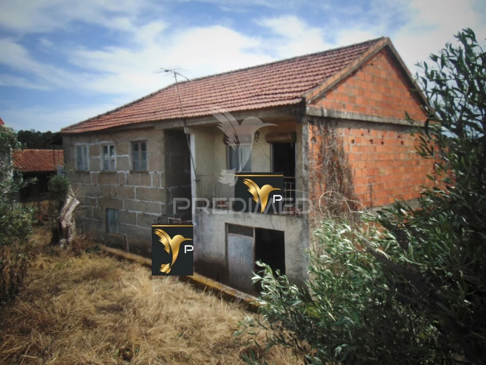 Moradia T4 para Venda em Andrães Foto 1