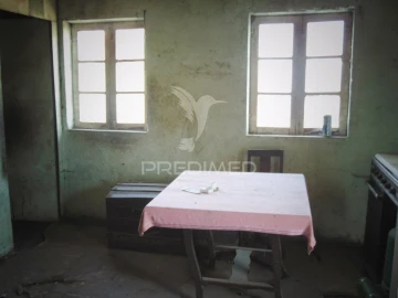 Moradia T4 para Venda em Andrães