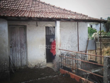 Moradia T4 para Venda em Andrães