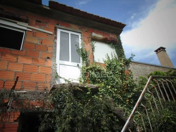 Moradia T4 para Venda em Andrães